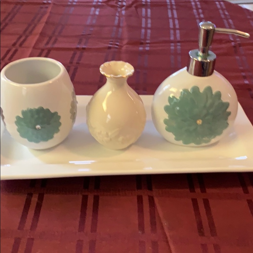 Soap Dispenser Set - Picture 2 of 7